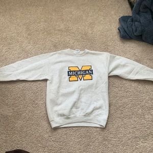 Large vintage-looking university of Michigan crewneck